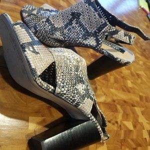 Isaac Mizrahi, Meryl, 7M, snakeskin, 3" heel